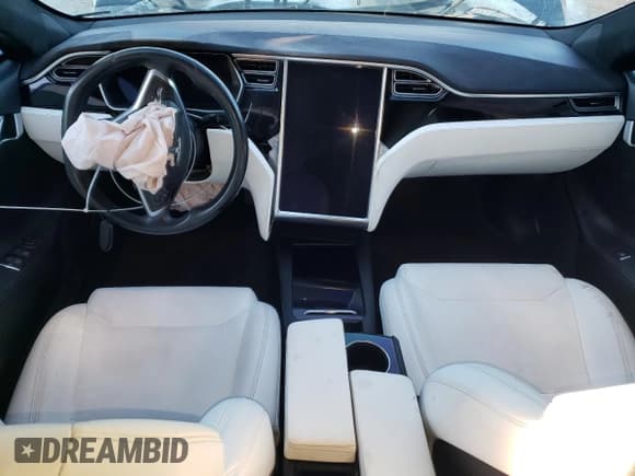 ✅ 2017 Tesla Model S 100D • VIN: 5YJSA1E2XHF199948 • Lot: 46367635. Wystawiony na Copart z przebiegiem 76 284 mil. Bezpłatny archiwum sprzedaży aukcyjnych z USA i szczegółowy raport historii pojazdu na DreamBid. Zdjęcie 8.
