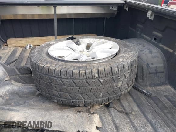 ✅ 2021 Chevrolet Silverado 1500 Custom • VIN: 1GCPYBEK9MZ303079 • Lot: 43456213. Wystawiony na IAAI z przebiegiem 63 003 mil. Bezpłatny archiwum sprzedaży aukcyjnych z USA i szczegółowy raport historii pojazdu na DreamBid. Zdjęcie 12.