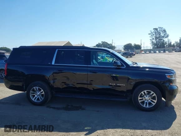 ✅ 2020 Chevrolet Suburban LT • VIN: 1GNSCHKC8LR117497 • Lot: 43092124. Wystawiony na IAAI z przebiegiem 59 482 mil. Bezpłatny archiwum sprzedaży aukcyjnych z USA i szczegółowy raport historii pojazdu na DreamBid. Zdjęcie 13.
