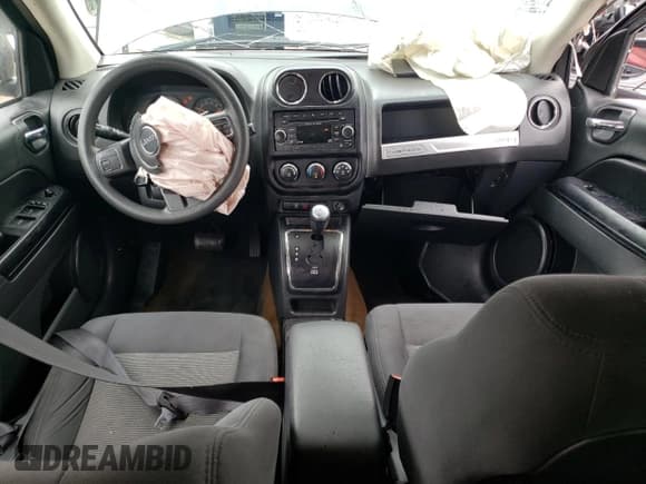 ✅ 2016 Jeep Compass Sport • VIN: 1C4NJDBB8GD662307 • Lot: 83978645. Wystawiony na Copart z przebiegiem 233 187 mil. Bezpłatny archiwum sprzedaży aukcyjnych z USA i szczegółowy raport historii pojazdu na DreamBid. Zdjęcie 8.