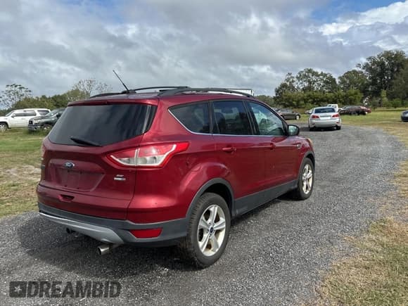 ✅ 2013 Ford Escape SE • VIN: 1FMCU9G95DUD25554 • Lot: 79906544. Wystawiony na Copart z przebiegiem Nie podano. Bezpłatny archiwum sprzedaży aukcyjnych z USA i szczegółowy raport historii pojazdu na DreamBid. Zdjęcie 4.
