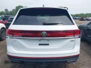 ✅ 2024 Volkswagen Atlas SE • VIN: 1V2HR2CA0RC562645 • Lot: 42788898. Listed on IAAI with 32,567 mi. Free auction sales archive from the USA and detailed vehicle history report at DreamBid. Image 16.