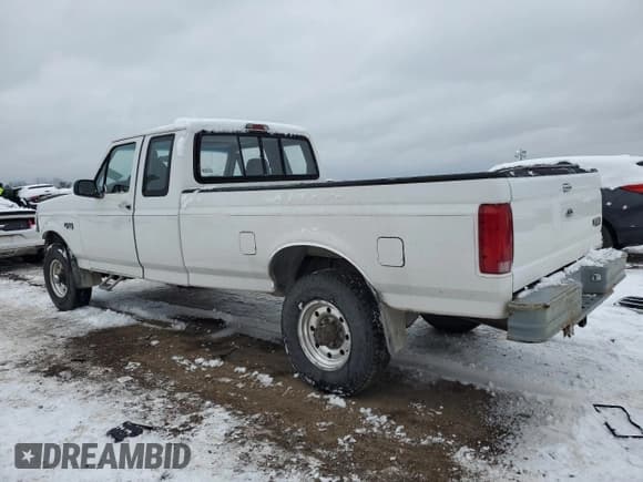 ✅ 1994 Ford F-250 • VIN: 1FTHX26M6RKB49759 • Lot: 85785514. Listed on Copart with 371,640 mi. Free auction sales archive from the USA and detailed vehicle history report at DreamBid. Image 2.