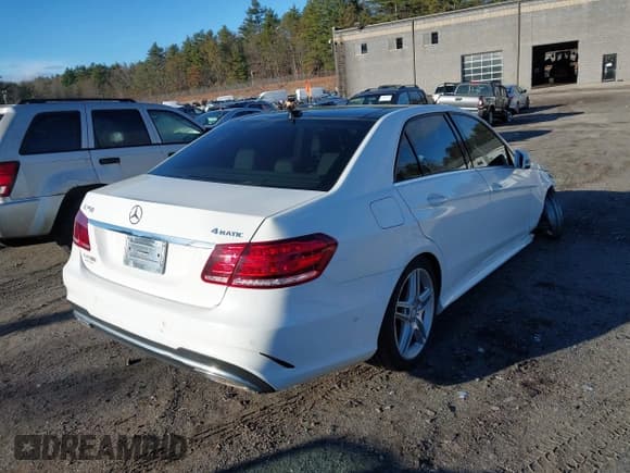 ✅ 2014 Mercedes-Benz E 350 Sport • VIN: WDDHF8JB3EA902021 • Lot: 43783406. Listed on IAAI with 128,510 mi. Free auction sales archive from the USA and detailed vehicle history report at DreamBid. Image 4.