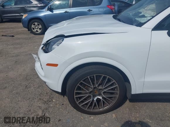 ✅ 2023 Porsche Cayenne • VIN: WP1AA2AY8PDA01206 • Lot: 42485736. Wystawiony na IAAI z przebiegiem 18 769 mil. Bezpłatny archiwum sprzedaży aukcyjnych z USA i szczegółowy raport historii pojazdu na DreamBid. Zdjęcie 19.