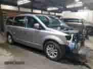 2018 Dodge Grand Caravan SXT z VIN 2C4RDGCG0JR205709, wystawiony jako Copart lot #90036005 z przebiegiem 83 321 mil mil oraz Szkoda całkowita • Salvage title. Historia ofert i sprzedaży dostępna na DreamBid. Obrazek 4.
