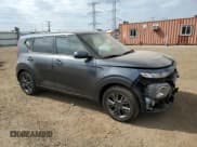 ✅ 2022 Kia Soul EX • VIN: KNDJ33AU3N7826399 • Lot: 65713835. Wystawiony na Copart z przebiegiem 57 886 mil. Bezpłatny archiwum sprzedaży aukcyjnych z USA i szczegółowy raport historii pojazdu na DreamBid. Zdjęcie 4.