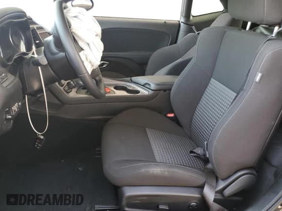 ✅ 2023 Dodge Challenger GT • VIN: 2C3CDZKG9PH507828 • Lot: 54131963. Wystawiony na Copart z przebiegiem 5 108 mil. Bezpłatny archiwum sprzedaży aukcyjnych z USA i szczegółowy raport historii pojazdu na DreamBid. Zdjęcie 7.