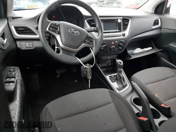 2020 Hyundai Accent SE z VIN 3KPC24A6XLE119512, wystawiony jako Copart lot #72268422 z przebiegiem 44 853 mil mil oraz . Historia ofert i sprzedaży dostępna na DreamBid. Obrazek 8.