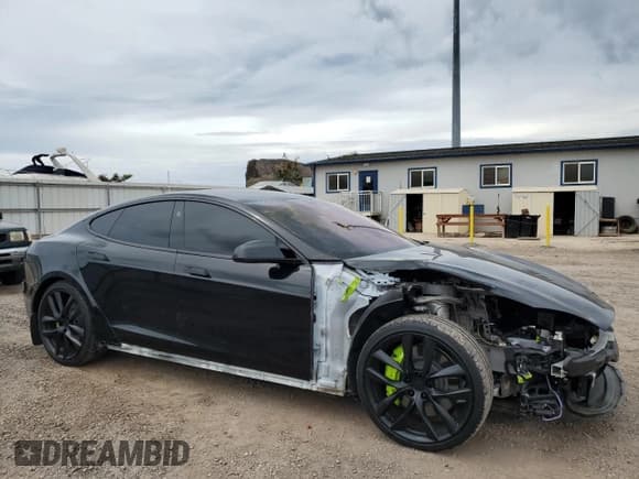 ✅ 2022 Tesla Model S Plaid • VIN: 5YJSA1E61NF486321 • Lot: 51766475. Wystawiony na Copart z przebiegiem 23 688 mil. Bezpłatny archiwum sprzedaży aukcyjnych z USA i szczegółowy raport historii pojazdu na DreamBid. Zdjęcie 4.