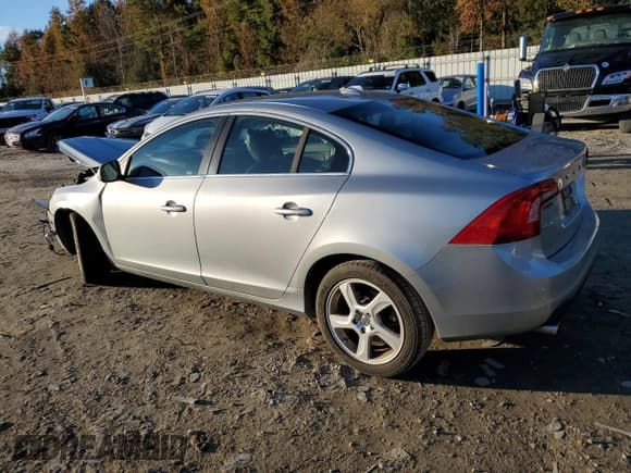 ✅ 2013 Volvo S60 T5 • VIN: YV1612FH3D2233438 • Lot: 91396345. Wystawiony na Copart z przebiegiem 69 247 mil. Bezpłatny archiwum sprzedaży aukcyjnych z USA i szczegółowy raport historii pojazdu na DreamBid. Zdjęcie 2.