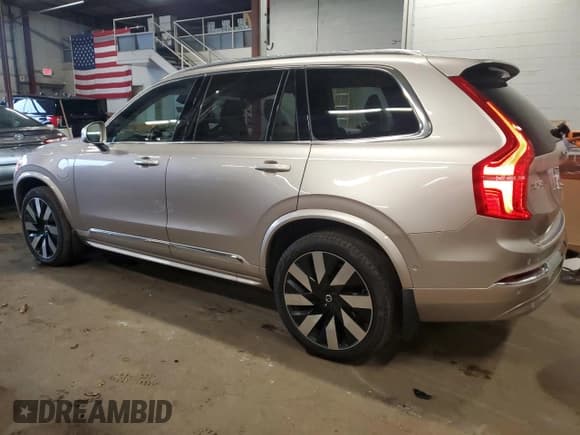 ✅ 2023 Volvo XC90 • VIN: YV4H600A8P1977267 • Lot: 83567284. Listed on Copart with 4,256 mi. Free auction sales archive from the USA and detailed vehicle history report at DreamBid. Image 2.