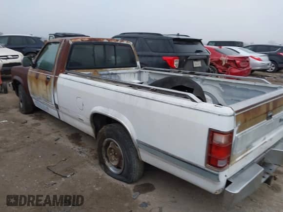 1988 Dodge Dakota with VIN 1B7GN14X7JS758050, listed as a IAAI auction lot 41501338 with 237,061 mi miles and . Bid and sale history available at DreamBid. Image 3.
