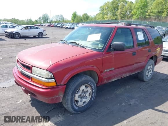 ✅ 2002 Chevrolet Blazer LS • VIN: 1GNDT13WX2K237284 • Lot: 42193499. Wystawiony na IAAI z przebiegiem 137 258 mil. Bezpłatny archiwum sprzedaży aukcyjnych z USA i szczegółowy raport historii pojazdu na DreamBid. Zdjęcie 2.