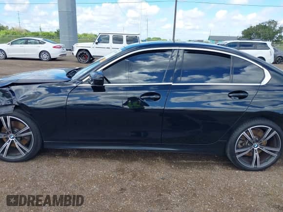 2024 BMW 3 Series 330i xDrive z VIN 3MW89FF05R8E03555, wystawiony jako IAAI lot #43259647 z przebiegiem 26 302 mil mil oraz . Historia ofert i sprzedaży dostępna na DreamBid. Obrazek 14.