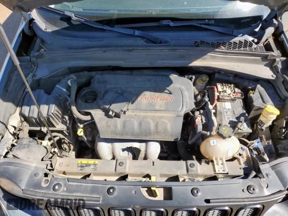 ✅ 2017 Jeep Renegade Altitude • VIN: ZACCJABB9HPE68054 • Lot: 90882205. Wystawiony na Copart z przebiegiem 196 713 mil. Bezpłatny archiwum sprzedaży aukcyjnych z USA i szczegółowy raport historii pojazdu na DreamBid. Zdjęcie 12.