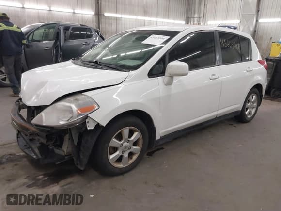 ✅ 2008 Nissan Versa S • VIN: 3N1BC13E68L390147 • Лот: 43663205. Опубликован ранее на IAAI с пробегом 91 637 миль. Бесплатный доступ к архиву аукционных продаж из США и подробный отчёт об истории автомобиля на DreamBid. Изображение 17.