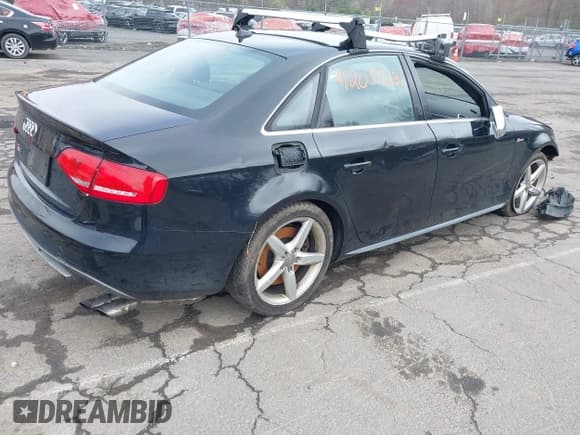 ✅ 2012 Audi S4 Premium Plus • VIN: WAUDGAFL4CA092360 • Lot: 42059231. Wystawiony na IAAI z przebiegiem 172 696 mil. Bezpłatny archiwum sprzedaży aukcyjnych z USA i szczegółowy raport historii pojazdu na DreamBid. Zdjęcie 4.