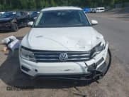 ✅ 2020 Volkswagen Tiguan S • VIN: 3VV1B7AX2LM135213 • Lot: 42670030. Wystawiony na IAAI z przebiegiem 90 124 mil. Bezpłatny archiwum sprzedaży aukcyjnych z USA i szczegółowy raport historii pojazdu na DreamBid. Zdjęcie 6.