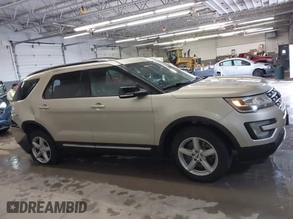 ✅ 2017 Ford Explorer XLT • VIN: 1FM5K8D86HGD47605 • Lot: 42331779. Wystawiony na IAAI z przebiegiem 73 496 mil. Bezpłatny archiwum sprzedaży aukcyjnych z USA i szczegółowy raport historii pojazdu na DreamBid. Zdjęcie 13.