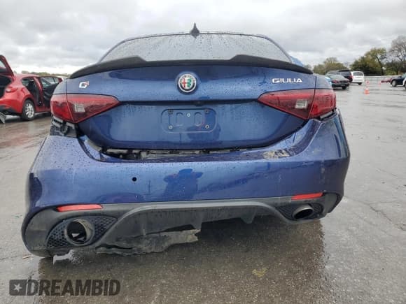 ✅ 2018 Alfa Romeo Giulia • VIN: ZARFAEDNXJ7570791 • Lot: 90698755. Listed on Copart with 83,303 mi. Free auction sales archive from the USA and detailed vehicle history report at DreamBid. Image 6.