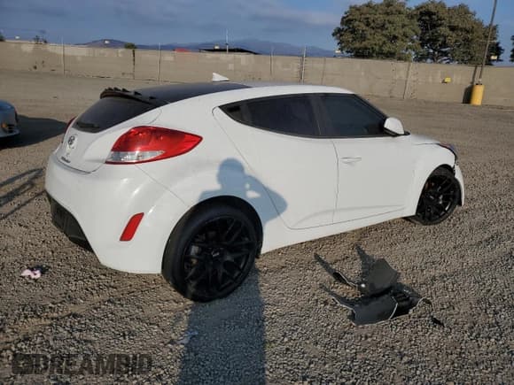 ✅ 2016 Hyundai Veloster • VIN: KMHTC6AD7GU286744 • Lot: 76090074. Wystawiony na Copart z przebiegiem 84 248 mil. Bezpłatny archiwum sprzedaży aukcyjnych z USA i szczegółowy raport historii pojazdu na DreamBid. Zdjęcie 3.