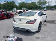 ✅ 2013 Hyundai Genesis Coupe 2.0T • VIN: KMHHT6KD0DU093139 • Lot: 42860639. Wystawiony na IAAI z przebiegiem 137 338 mil. Bezpłatny archiwum sprzedaży aukcyjnych z USA i szczegółowy raport historii pojazdu na DreamBid. Zdjęcie 4.