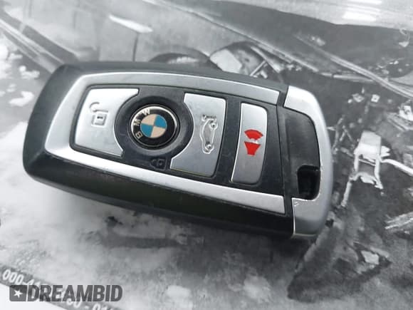 ✅ 2014 BMW 6 Series 650i xDrive • VIN: WBA6B4C56ED760482 • Lot: 41384990. Wystawiony na IAAI z przebiegiem 64 863 mil. Bezpłatny archiwum sprzedaży aukcyjnych z USA i szczegółowy raport historii pojazdu na DreamBid. Zdjęcie 11.