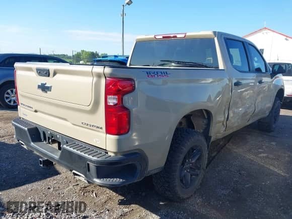 2022 Chevrolet Silverado 1500 Custom Trail Boss with VIN 3GCPDCED7NG682474, listed as a IAAI auction lot 42160845 with 19,528 mi miles and . Bid and sale history available at DreamBid. Image 4.