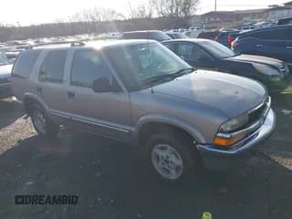 ✅ 1998 Chevrolet Blazer • VIN: 1GNDT13W7WK179219 • Lot: 41173648. Wystawiony na IAAI z przebiegiem 247 164 mil. Bezpłatny archiwum sprzedaży aukcyjnych z USA i szczegółowy raport historii pojazdu na DreamBid. Zdjęcie 1.