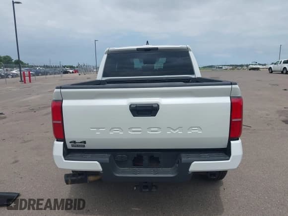 ✅ 2025 Toyota Tacoma SR • VIN: 3TYLB5JN4ST063931 • Лот: 42525758. Опубликован ранее на IAAI с пробегом 7 985 миль. Бесплатный доступ к архиву аукционных продаж из США и подробный отчёт об истории автомобиля на DreamBid. Изображение 16.