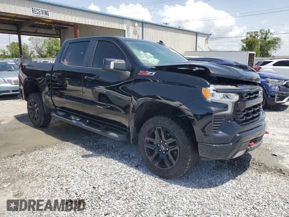 ✅ 2022 Chevrolet Silverado 1500 LT Trail Boss • VIN: 3GCUDFED9NG647665 • Lot: 60140105. Wystawiony na Copart z przebiegiem 72 604 mil. Bezpłatny archiwum sprzedaży aukcyjnych z USA i szczegółowy raport historii pojazdu na DreamBid. Zdjęcie 4.