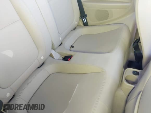 ✅ 2013 Volkswagen Beetle 2.5L • VIN: 3VW5P7AT4DM823775 • Lot: 43365532. Wystawiony na IAAI z przebiegiem 52 632 mil. Bezpłatny archiwum sprzedaży aukcyjnych z USA i szczegółowy raport historii pojazdu na DreamBid. Zdjęcie 8.