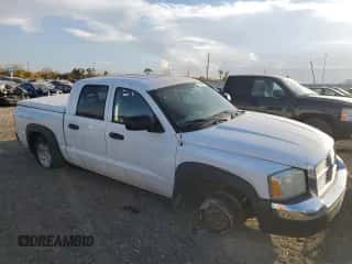 2005 Dodge Dakota SLT z VIN 1D7HE48N65S281265, wystawiony jako Copart lot #77982074 z przebiegiem 196 248 mil mil oraz Czysty tytuł • Clean title. Historia ofert i sprzedaży dostępna na DreamBid. Obrazek 4.