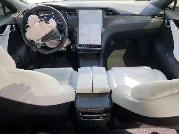 ✅ 2019 Tesla Model S 75D • VIN: 5YJSA1E25KF306508 • Lot: 68654775. Wystawiony na Copart z przebiegiem 94 647 mil. Bezpłatny archiwum sprzedaży aukcyjnych z USA i szczegółowy raport historii pojazdu na DreamBid. Zdjęcie 8.