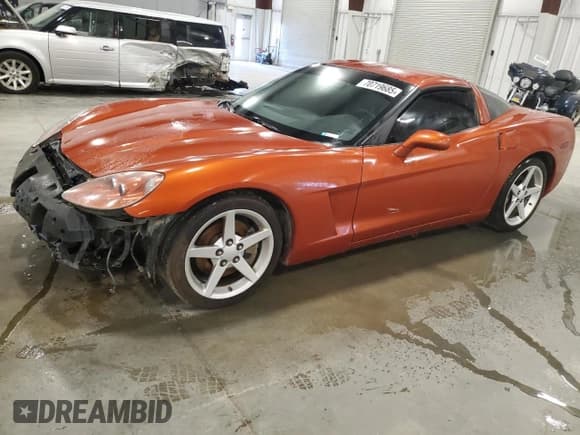 ✅ 2005 Chevrolet Corvette • VIN: 1G1YY22U055108936 • Lot: 70719685. Wystawiony na Copart z przebiegiem 112 401 mil. Bezpłatny archiwum sprzedaży aukcyjnych z USA i szczegółowy raport historii pojazdu na DreamBid. Zdjęcie 1.