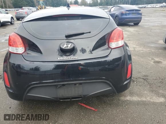 ✅ 2013 Hyundai Veloster w/Black Int • VIN: KMHTC6AD7DU141022 • Lot: 47321785. Wystawiony na Copart z przebiegiem 107 878 mil. Bezpłatny archiwum sprzedaży aukcyjnych z USA i szczegółowy raport historii pojazdu na DreamBid. Zdjęcie 6.
