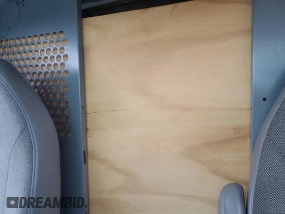 ✅ 2002 Ford Econoline Cargo • VIN: 1FTNE24L42HA52274 • Lot: 87182324. Wystawiony na Copart z przebiegiem 185 526 mil. Bezpłatny archiwum sprzedaży aukcyjnych z USA i szczegółowy raport historii pojazdu na DreamBid. Zdjęcie 10.