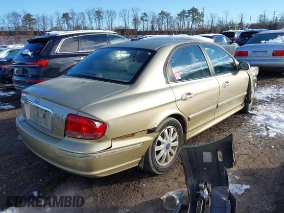 2003 Hyundai Sonata GLS z VIN KMHWF35H03A872584, wystawiony jako IAAI lot #41538079 z przebiegiem 203 501 mil mil oraz . Historia ofert i sprzedaży dostępna na DreamBid. Obrazek 4.