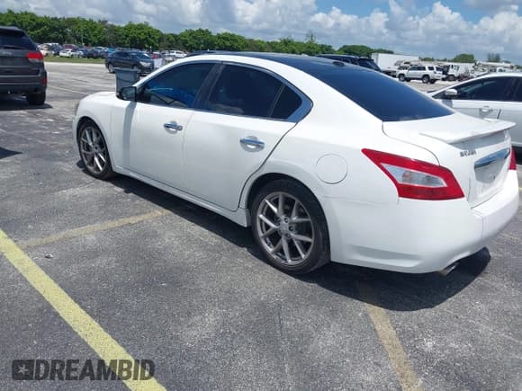 ✅ 2010 Nissan Maxima SV • VIN: 1N4AA5AP0AC850047 • Lot: 42924006. Listed on IAAI with 136,782 mi. Free auction sales archive from the USA and detailed vehicle history report at DreamBid. Image 3.