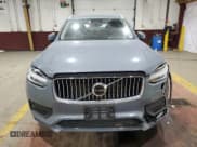 ✅ 2023 Volvo XC90 Core • VIN: YV4L12PV8P1906471 • Lot: 46179345. Wystawiony na Copart z przebiegiem 63 081 mil. Bezpłatny archiwum sprzedaży aukcyjnych z USA i szczegółowy raport historii pojazdu na DreamBid. Zdjęcie 5.