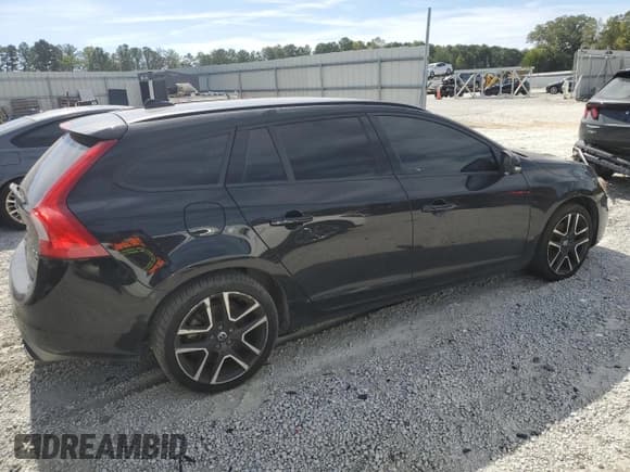 ✅ 2018 Volvo V60 Dynamic • VIN: YV140MELXJ2389290 • Лот: 82173635. Опубликован ранее на Copart с пробегом 180 583 миль. Бесплатный доступ к архиву аукционных продаж из США и подробный отчёт об истории автомобиля на DreamBid. Изображение 3.