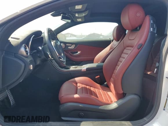 ✅ 2021 Mercedes-Benz C 300 • VIN: W1KWJ8DB2MG069017 • Lot: 62741715. Wystawiony na Copart z przebiegiem Nie podano. Bezpłatny archiwum sprzedaży aukcyjnych z USA i szczegółowy raport historii pojazdu na DreamBid. Zdjęcie 7.