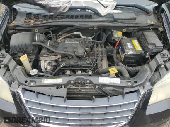 ✅ 2008 Chrysler Town & Country Touring • VIN: 2A8HR54P48R793598 • Lot: 60818535. Listed on Copart with 143,104 mi. Free auction sales archive from the USA and detailed vehicle history report at DreamBid. Image 12.