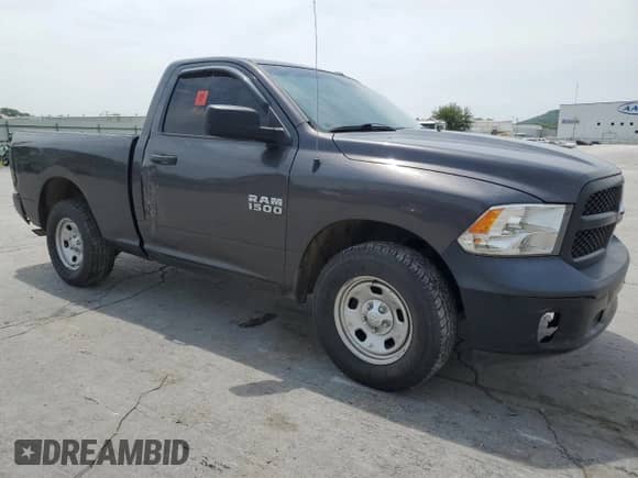 2017 Ram 1500 Tradesman z VIN 3C6JR6AG2HG791672, wystawiony jako Copart lot #60555785 z przebiegiem 174 891 mil mil oraz Czysty tytuł • Clean title. Historia ofert i sprzedaży dostępna na DreamBid. Obrazek 4.