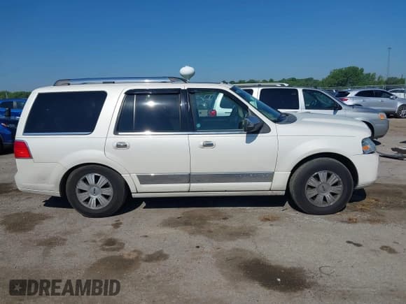 ✅ 2008 Lincoln Navigator • VIN: 5LMFU28538LJ11770 • Lot: 42256213. Listed on IAAI with 293,500 mi. Free auction sales archive from the USA and detailed vehicle history report at DreamBid. Image 13.