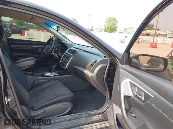 ✅ 2017 Nissan Altima SR • VIN: 1N4AL3AP2HC183295 • Lot: 42458625. Wystawiony na IAAI z przebiegiem 119 940 mil. Bezpłatny archiwum sprzedaży aukcyjnych z USA i szczegółowy raport historii pojazdu na DreamBid. Zdjęcie 5.