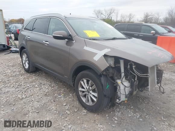 ✅ 2019 Kia Sorento LX • VIN: 5XYPGDA36KG440120 • Lot: 43662614. Wystawiony na IAAI z przebiegiem 74 105 mil. Bezpłatny archiwum sprzedaży aukcyjnych z USA i szczegółowy raport historii pojazdu na DreamBid. Zdjęcie 1.