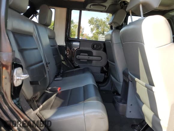 ✅ 2010 Jeep Wrangler Unlimited Sahara • VIN: 1J4BA5H17AL144056 • Лот: 84953935. Опубликован ранее на Copart с пробегом 171 661 миль. Бесплатный доступ к архиву аукционных продаж из США и подробный отчёт об истории автомобиля на DreamBid. Изображение 11.