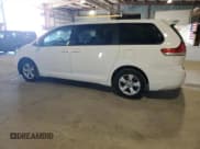 ✅ 2012 Toyota Sienna LE • VIN: 5TDKA3DC2CS013300 • Лот: 69113065. Опубликован ранее на Copart с пробегом 111 996 миль. Бесплатный доступ к архиву аукционных продаж из США и подробный отчёт об истории автомобиля на DreamBid. Изображение 2.